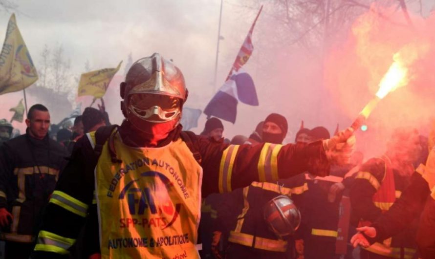 Militanter Protest der Feuerwehr in Paris