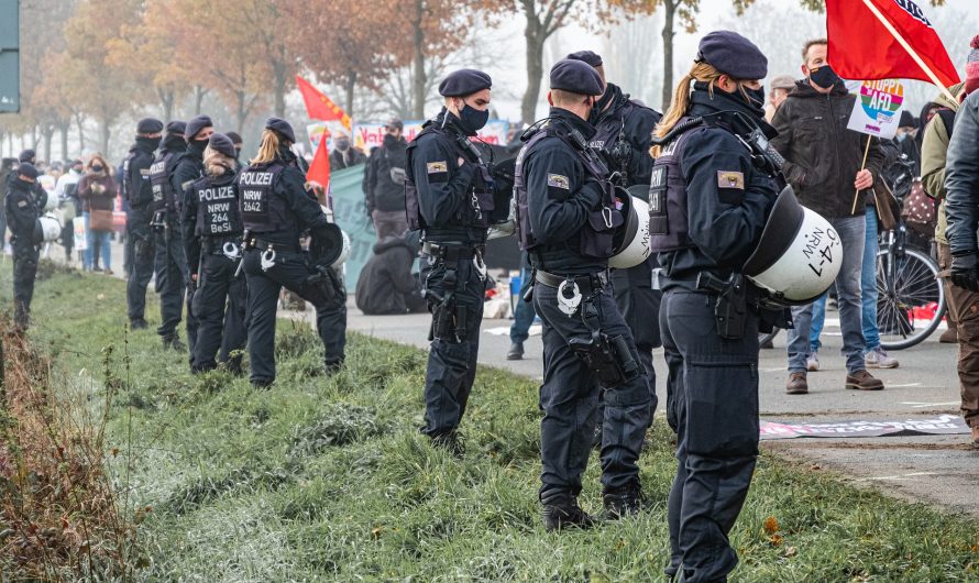 Polizeiangriff bei LLL-Demo