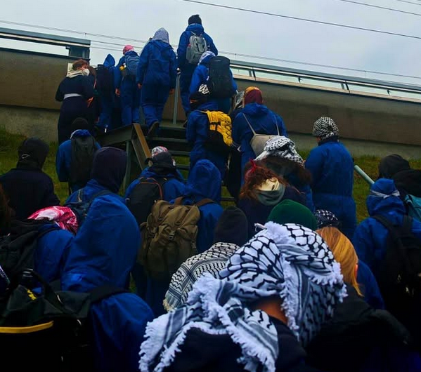 800 Aktivist:innen blockierten den Hafen Rotterdams