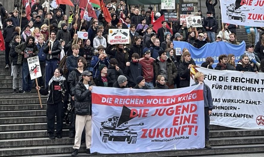 Schüler:innen protestieren in Deutschland gegen die Wehrpflicht
