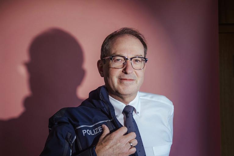 Dobrindt (CDU) stellt neue Sicherheitspläne vor
